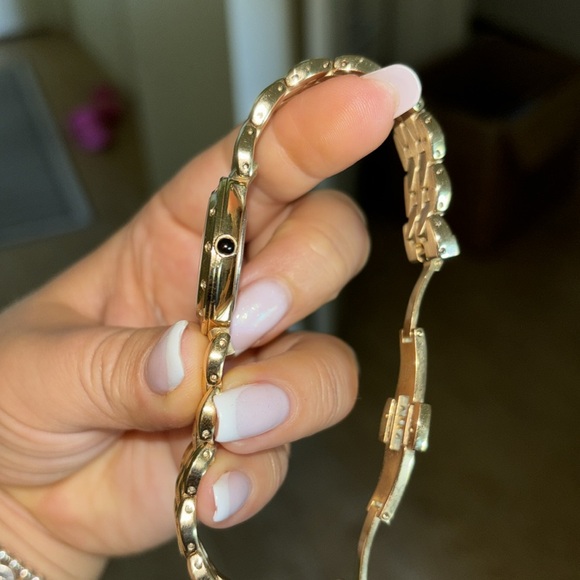 Versace V-Flare Quartz Silver Dial Ladies Watch - Picture 7 of 10